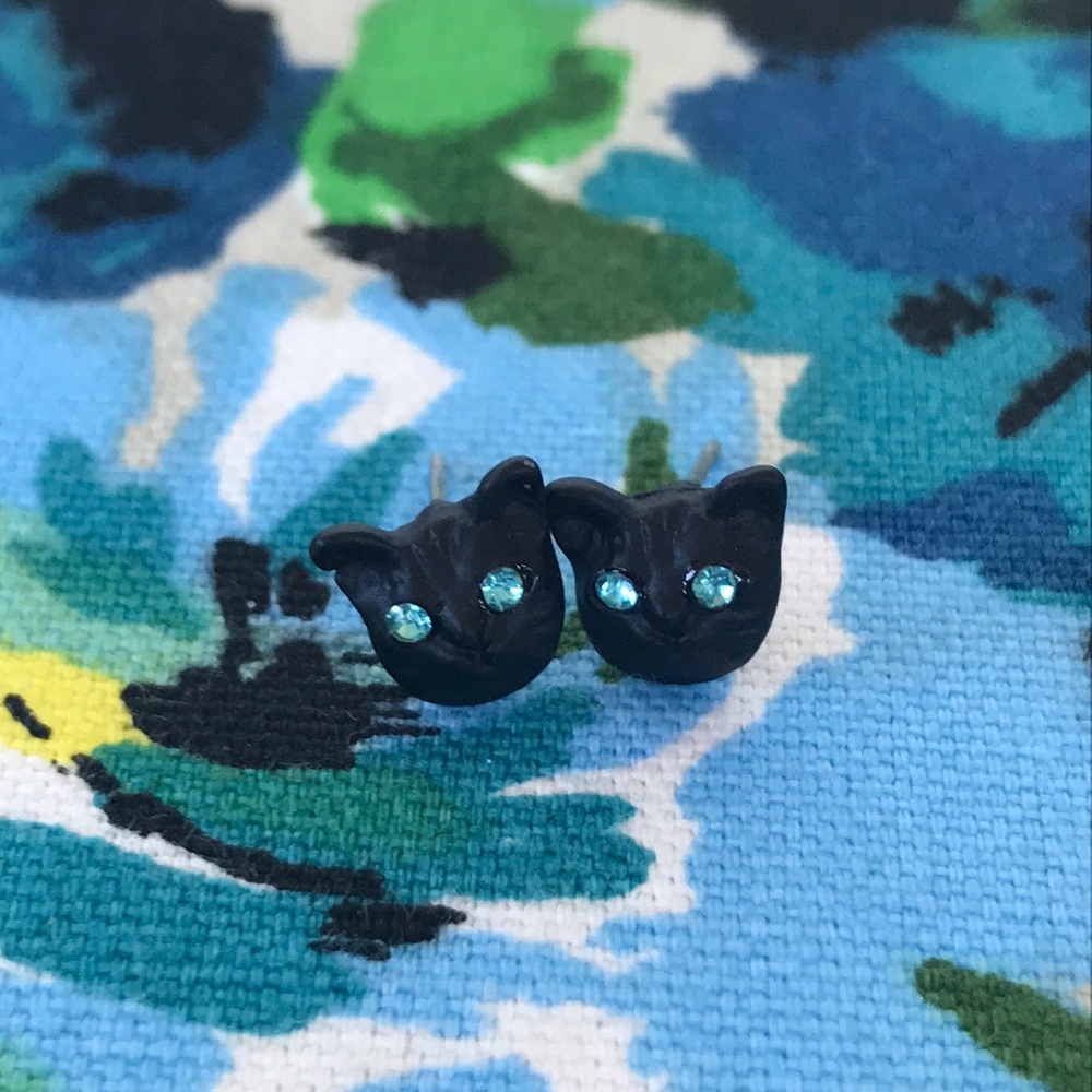 Small cat face earrings w/ blue eyes - never worn